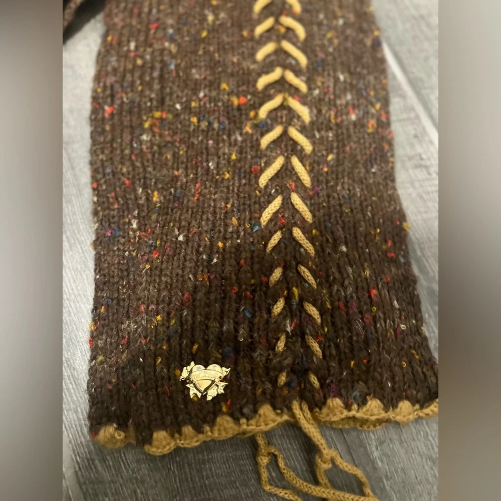Betsey Johnson hassles‎ tie scarf